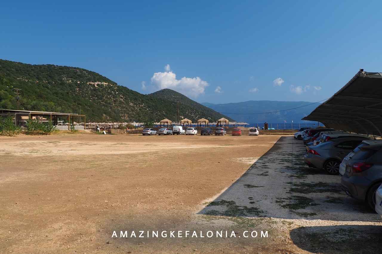 Antisamos beach parking